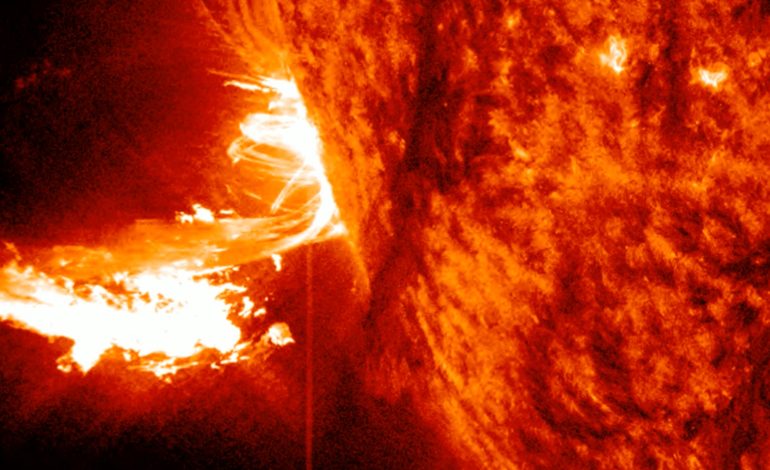 Watch sun unleash major X-flare in epic solar eruption (video)