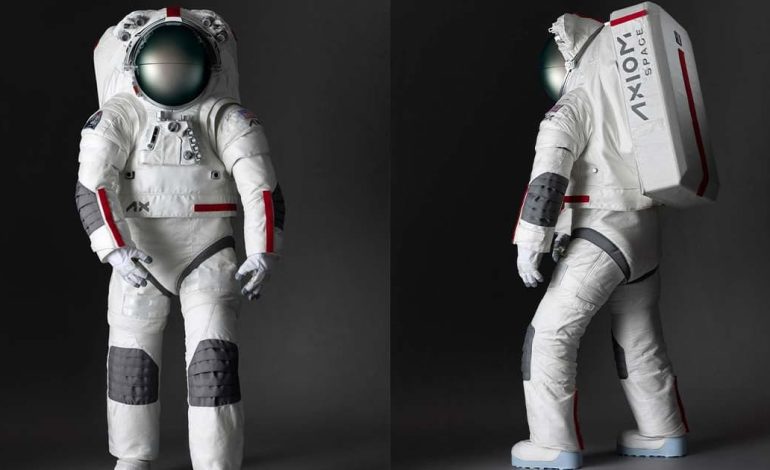 ​NASA Contractor Unveils New Spacesuit for First Moon Landing in More Than Fifty Years