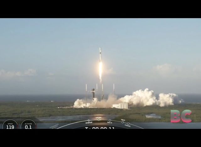 SpaceX launches 23 Starlink broadband satellites to orbit from Florida (video)