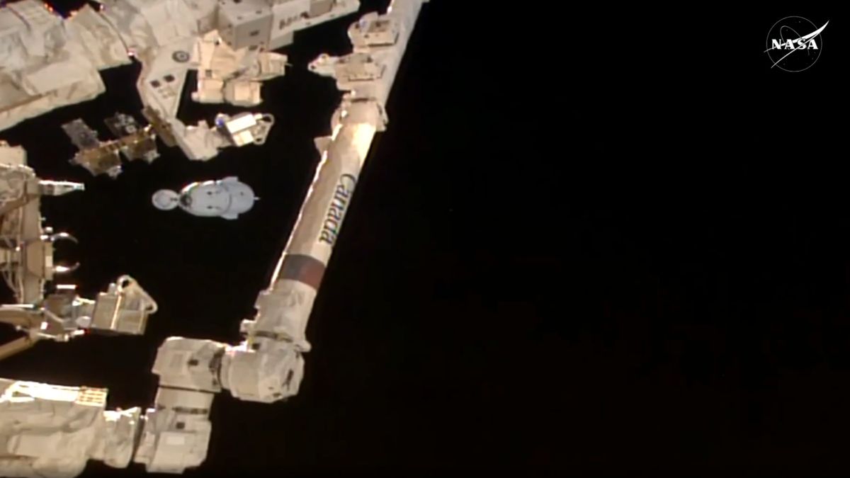 SpaceX Crew-8 astronauts undock from ISS after weather delays (photo)