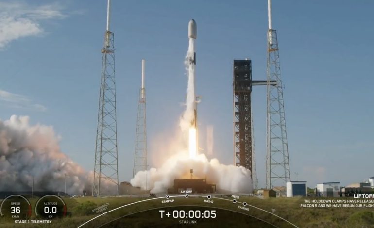 SpaceX sends up 22 Starlink internet satellites from Florida (video)