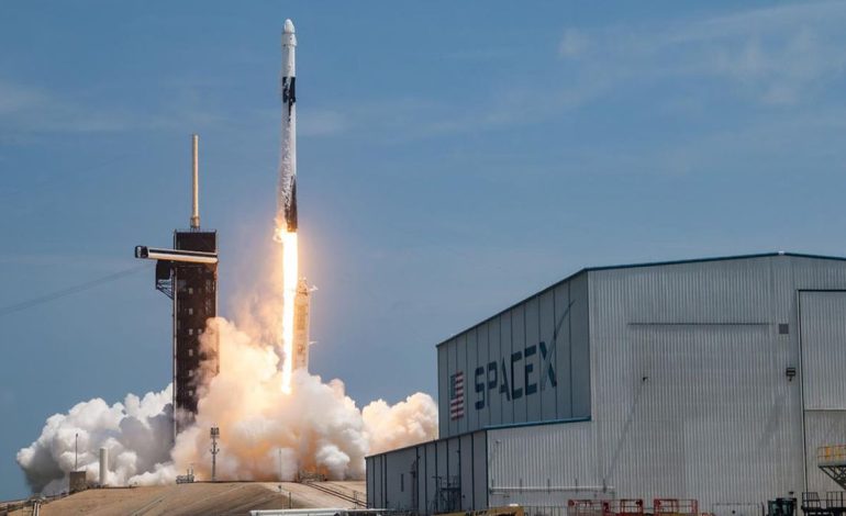 Watch SpaceX launch 3 tons of cargo to ISS today